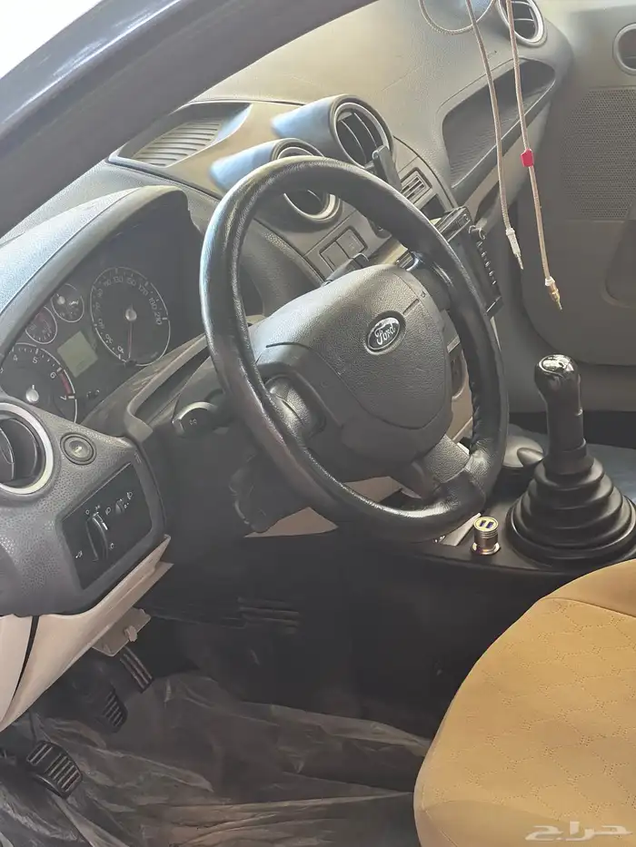 فورد فيجو ومعاها لوحه مميزه بيع او بدل 1