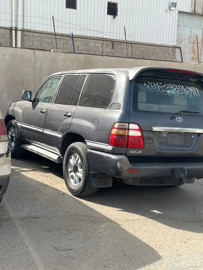 لاندكروزر 2004 محركات بلد واكسسوارات وعداد كلها مشاءالله 0
