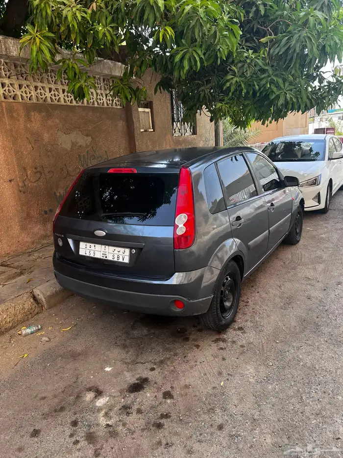 فورد فيجو ومعاها لوحه مميزه بيع او بدل 0