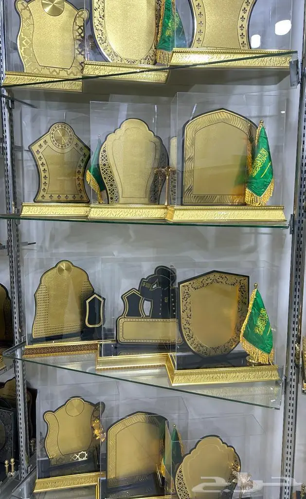 هدايا دروع مجسمات سيوف 2