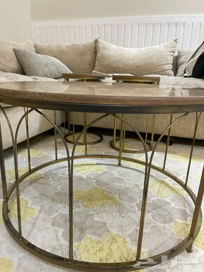 طاولات للبيع 0