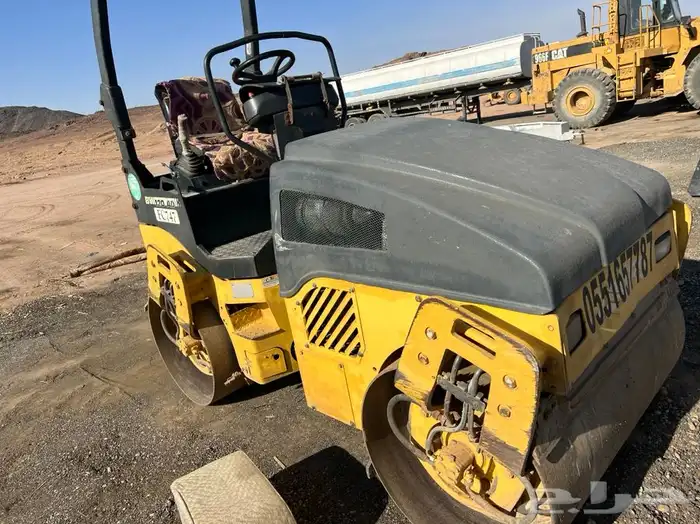 رصاصة 4 طن هزاز زفلت وتربه. للايجار 2