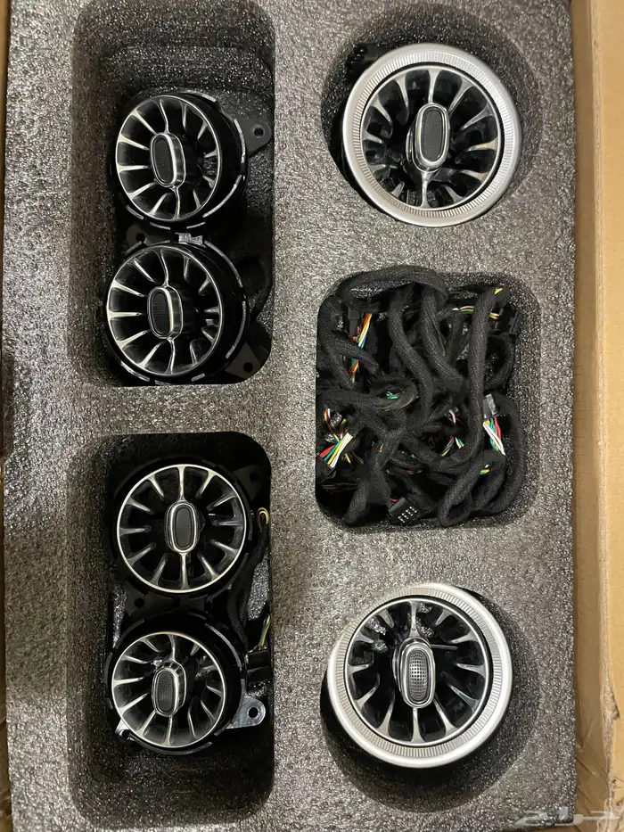 للبيع فتحات مكيف مرسيدس 64 لون 3