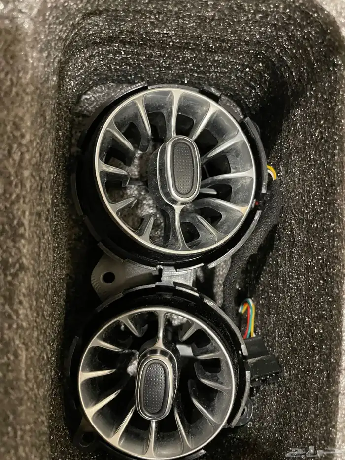 للبيع فتحات مكيف مرسيدس 64 لون 4