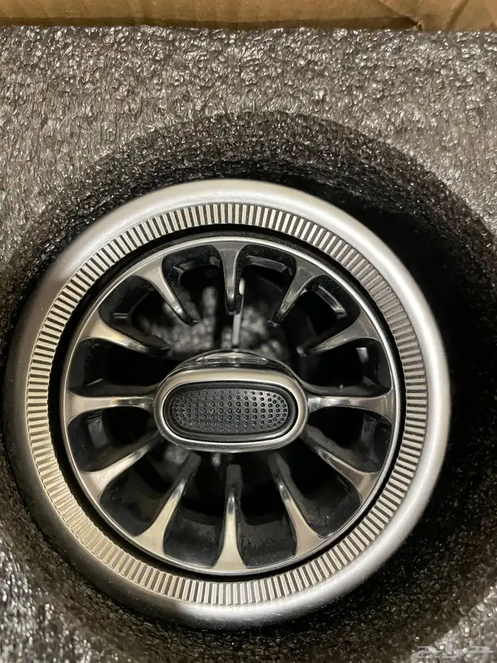 للبيع فتحات مكيف مرسيدس 64 لون 2