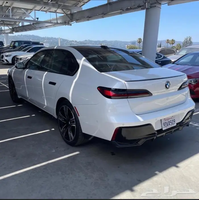2023 BMW 7 Series 740i RWD 4D 23000mi استيراد حسب الطلب 2