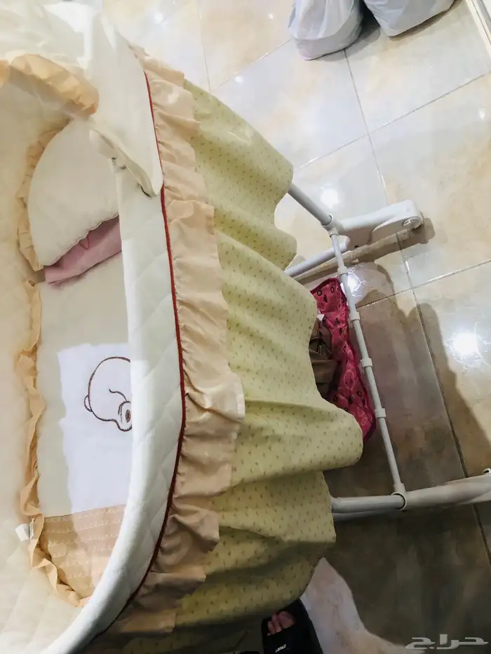 سرير مواليد وهزاز يصير بنفس الوقت ومعاه هديه لعبه 5
