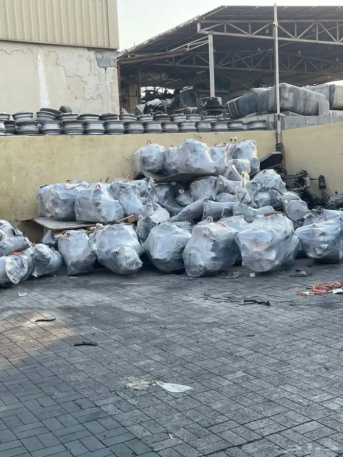 مكينة ايسوزو وميتسوبيشي وقطع غيار 13