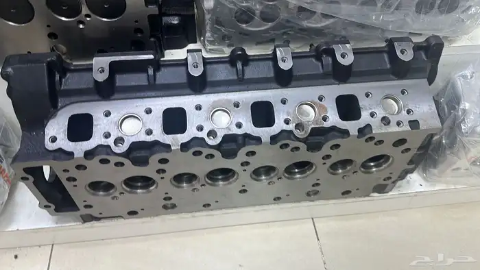 مكينة ايسوزو وميتسوبيشي وقطع غيار 1