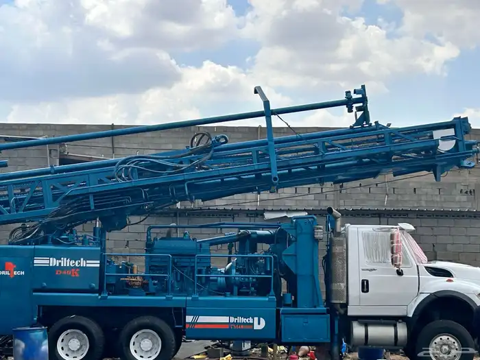 يوجد حفار حديث للآبار ارتوزي ويوجد جهاز كشف مياه وعروض خاصه 2