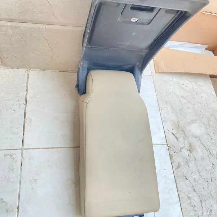 تكاية مع حامل أكواب لكزس Gs300 1