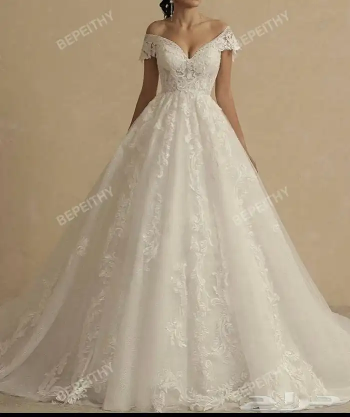 فستان زفاف نسائي يشبه الذي في الصورة 0