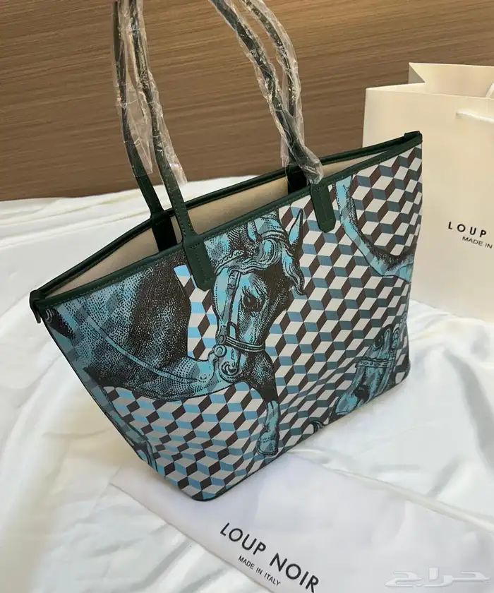 شنط ماركات حجم كبير للجامعة 78