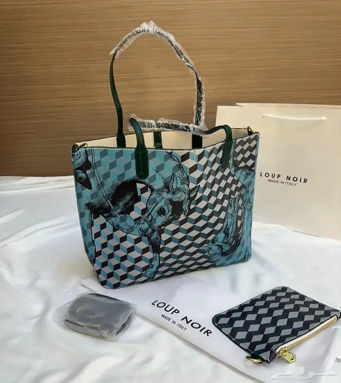 شنط ماركات حجم كبير للجامعة 79