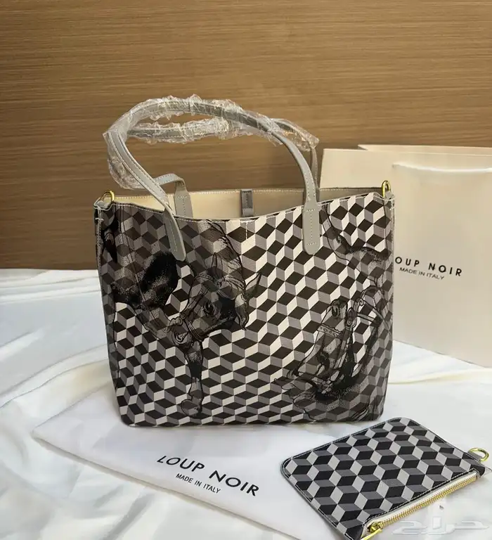 شنط ماركات حجم كبير للجامعة 44