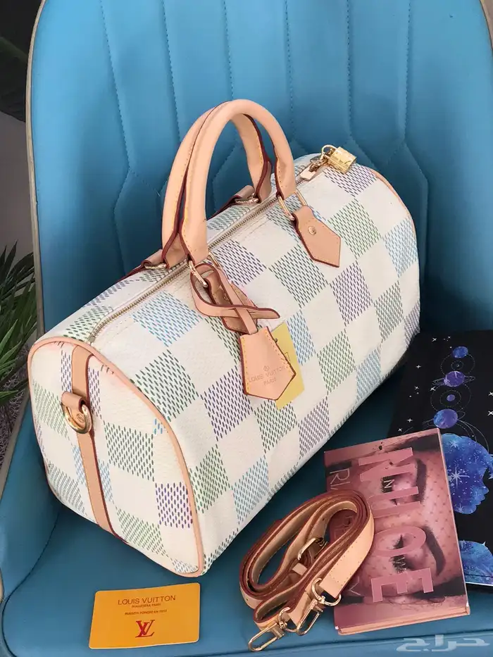 شنط ماركات حجم كبير للجامعة 38