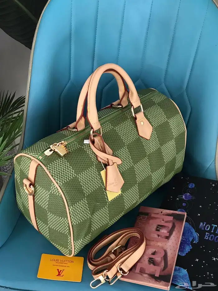 شنط ماركات حجم كبير للجامعة 41