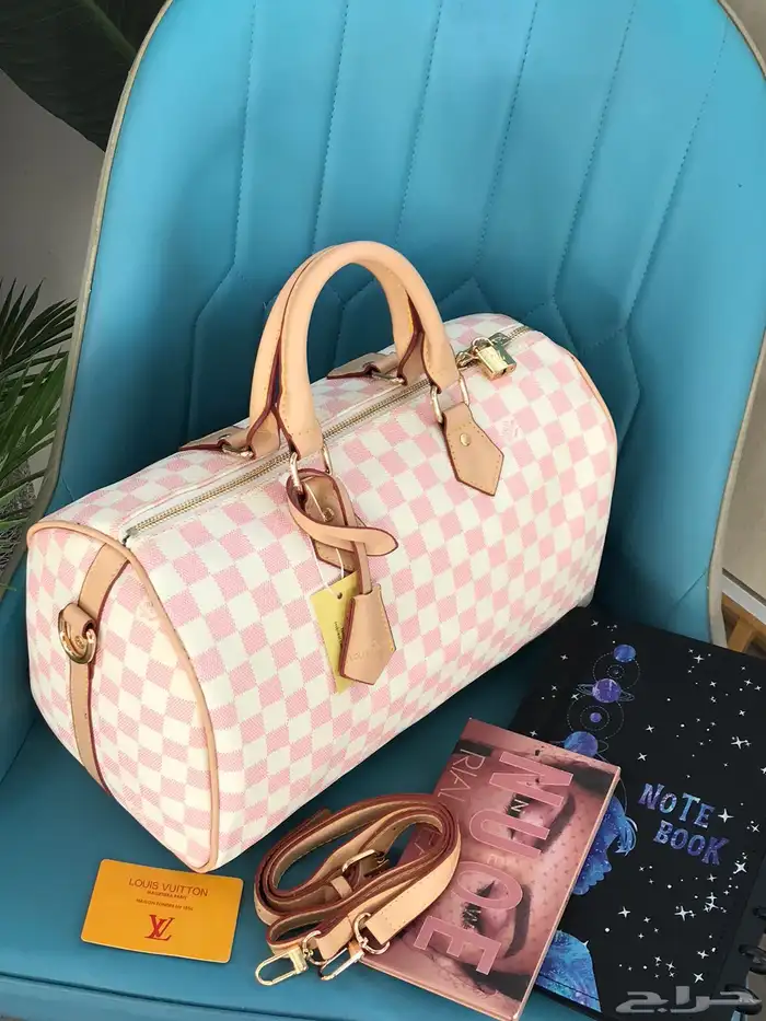 شنط ماركات حجم كبير للجامعة 35