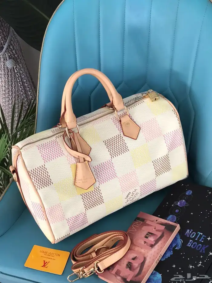 شنط ماركات حجم كبير للجامعة 36