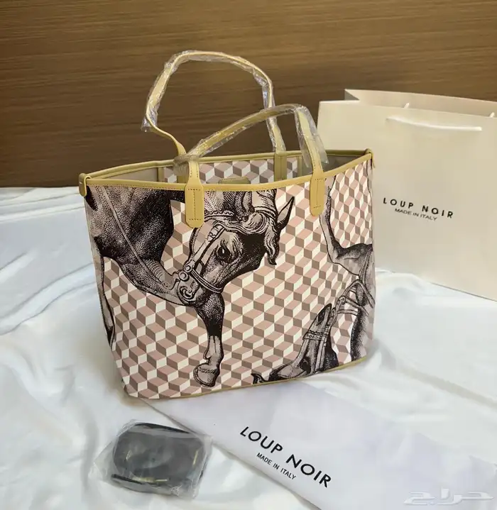 شنط ماركات حجم كبير للجامعة 45