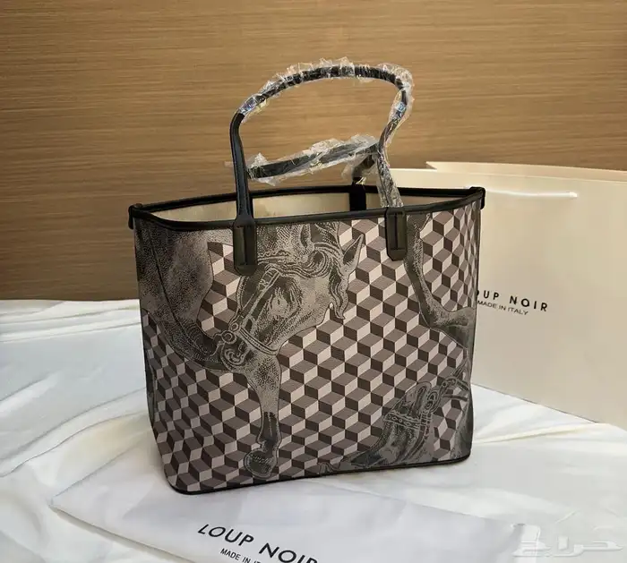 شنط ماركات حجم كبير للجامعة 43