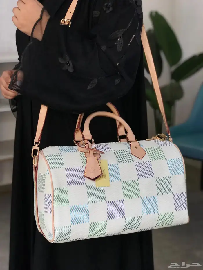 شنط ماركات حجم كبير للجامعة 26