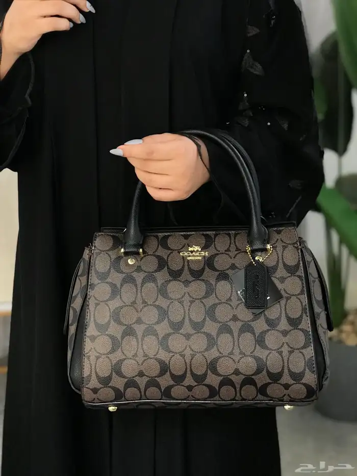 شنط ماركات حجم كبير للجامعة 48