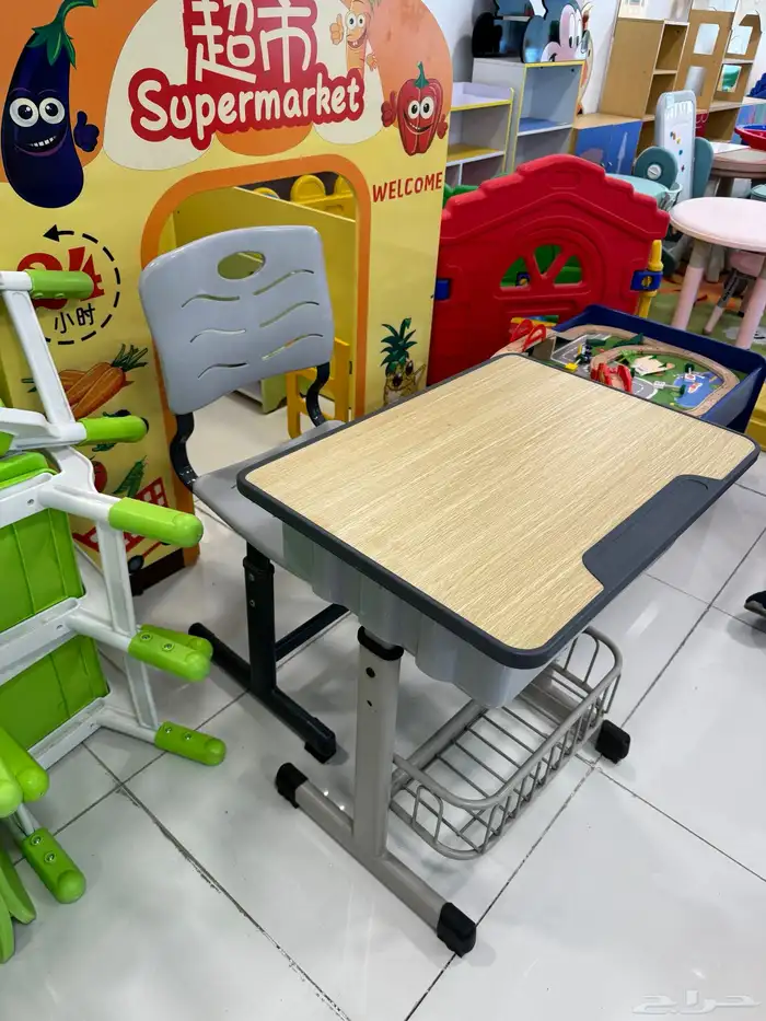 طاولات وكراسي مدرسية 2