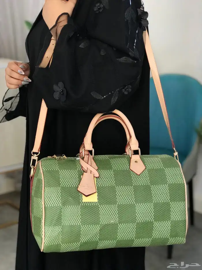 شنط ماركات حجم كبير للجامعة 28