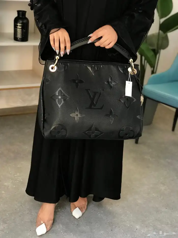 شنط ماركات حجم كبير للجامعة 10