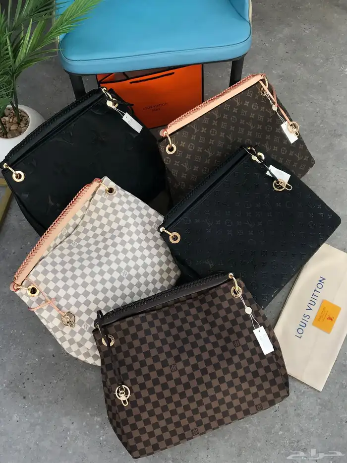 شنط ماركات حجم كبير للجامعة 6