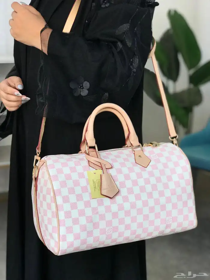 شنط ماركات حجم كبير للجامعة 34