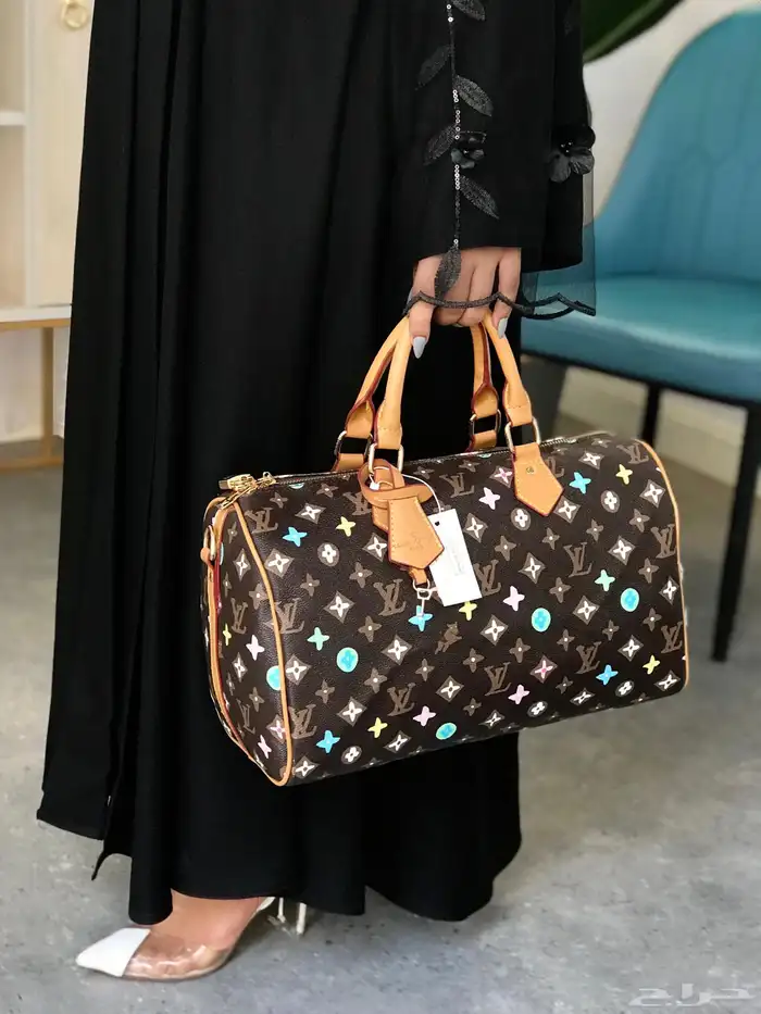 شنط ماركات حجم كبير للجامعة 31