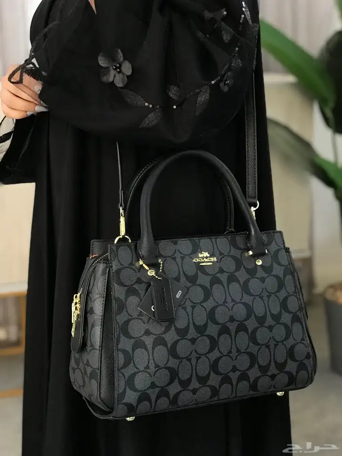 شنط ماركات حجم كبير للجامعة 76