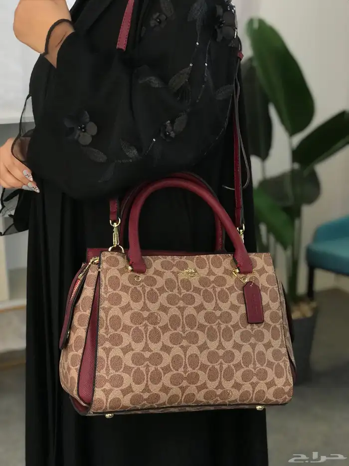 شنط ماركات حجم كبير للجامعة 52