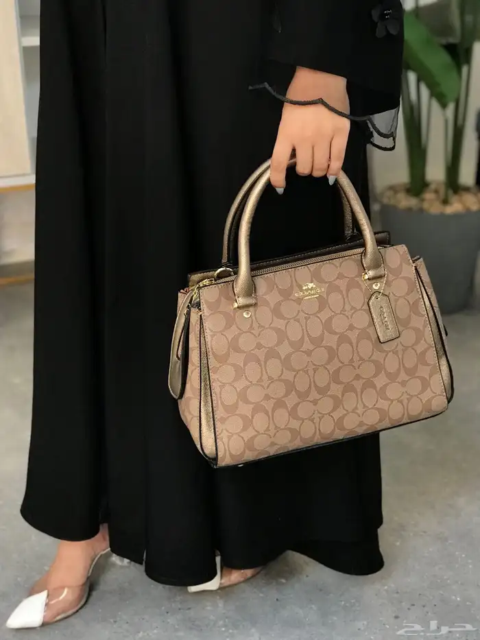 شنط ماركات حجم كبير للجامعة 50