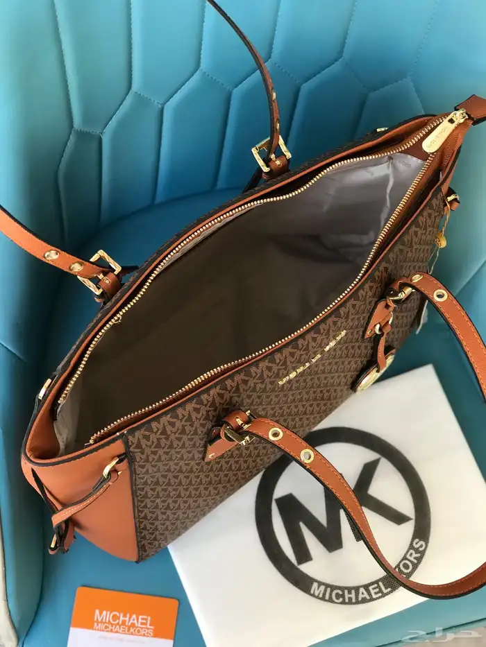 شنط ماركات حجم كبير للجامعة 23