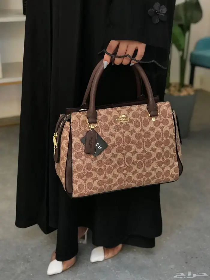 شنط ماركات حجم كبير للجامعة 47