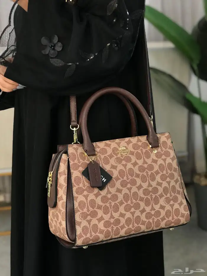 شنط ماركات حجم كبير للجامعة 66