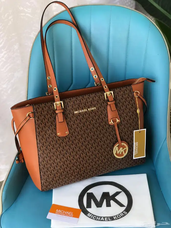 شنط ماركات حجم كبير للجامعة 22