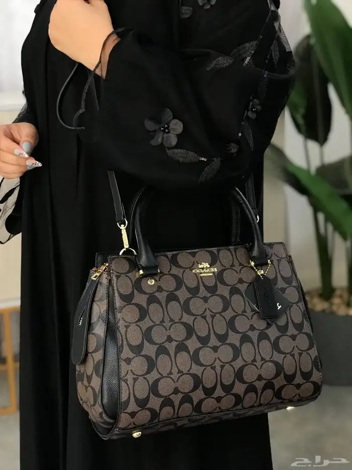 شنط ماركات حجم كبير للجامعة 54