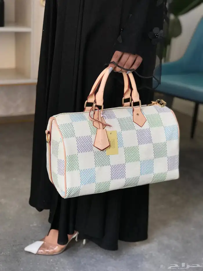 شنط ماركات حجم كبير للجامعة 21