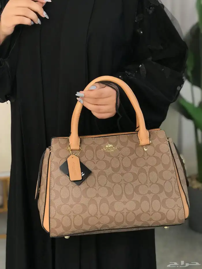 شنط ماركات حجم كبير للجامعة 64