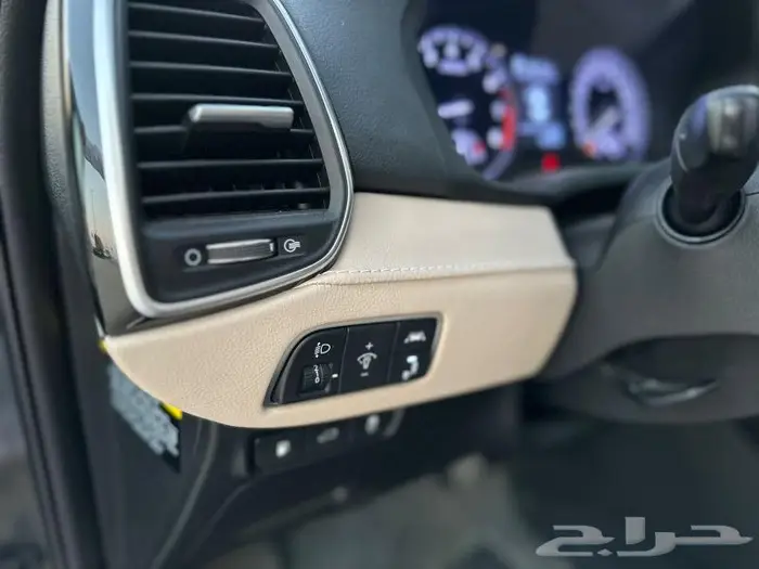 ازيرا 2019 بانزين ( بطاقه جمركيه) 8