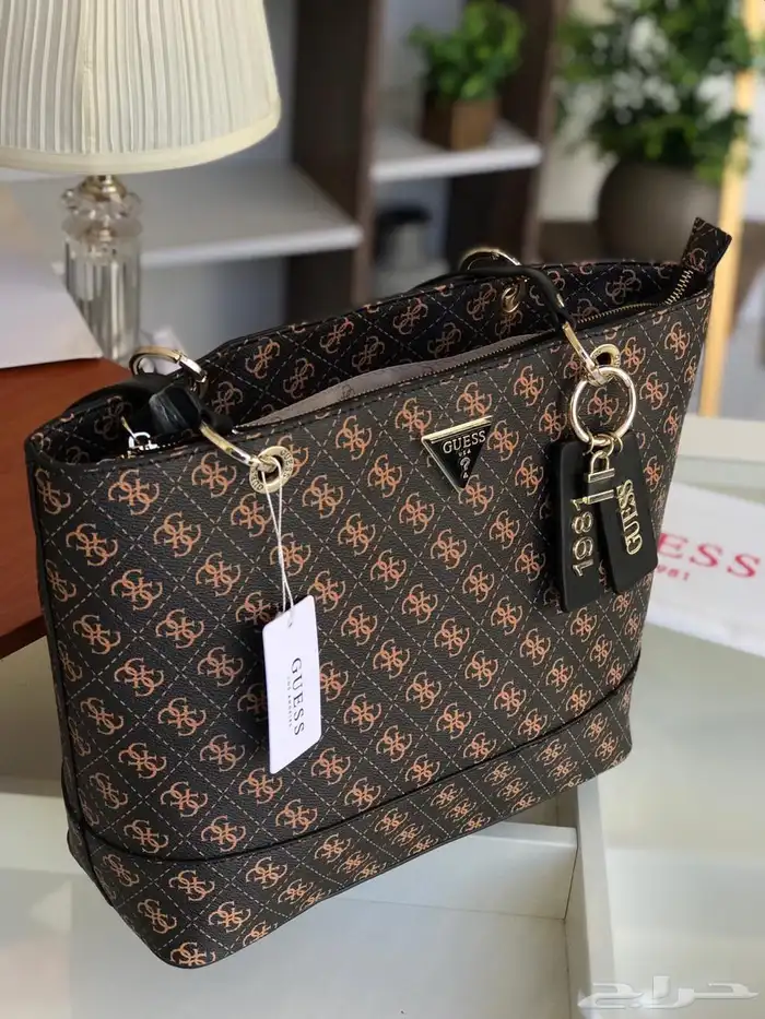 شنط ماركات حجم كبير للجامعة 71