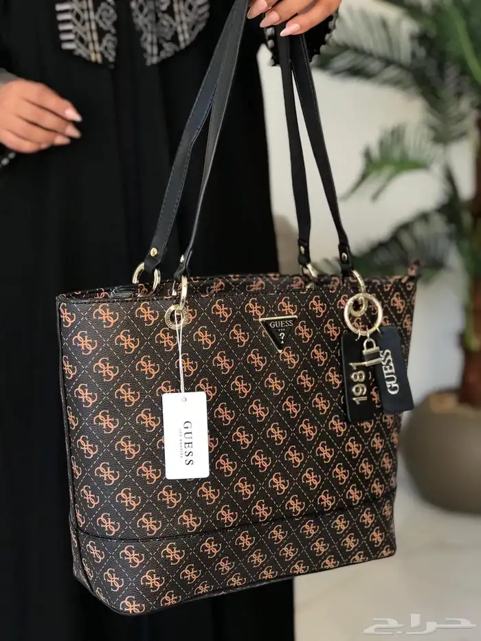 شنط ماركات حجم كبير للجامعة 70