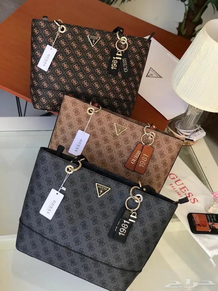 شنط ماركات حجم كبير للجامعة 77