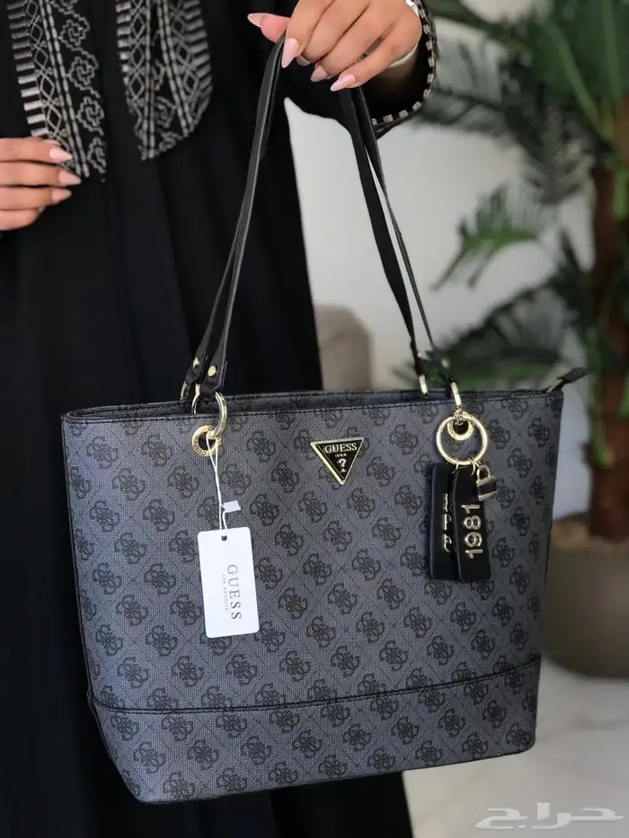 شنط ماركات حجم كبير للجامعة 73