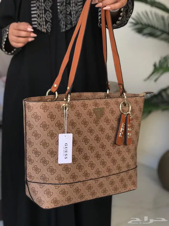 شنط ماركات حجم كبير للجامعة 75