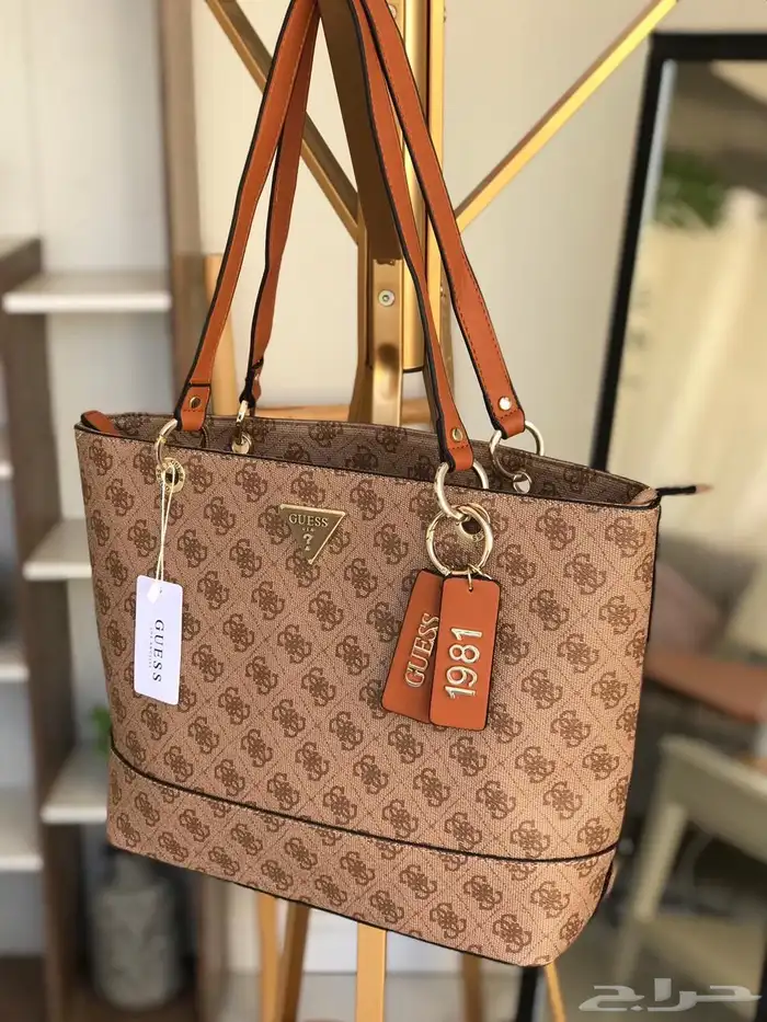 شنط ماركات حجم كبير للجامعة 69